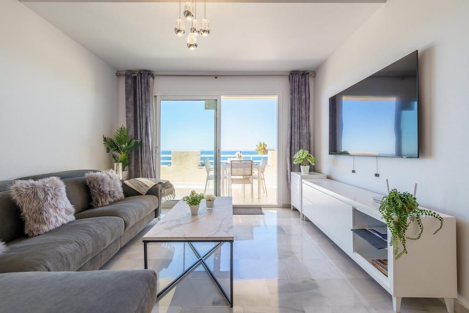 Natural landscape, TV and multimedia, View (from property/room), Balcony/Terrace, Living room, Seating area, Sea view