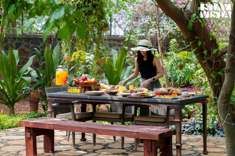 Garden, Dining area