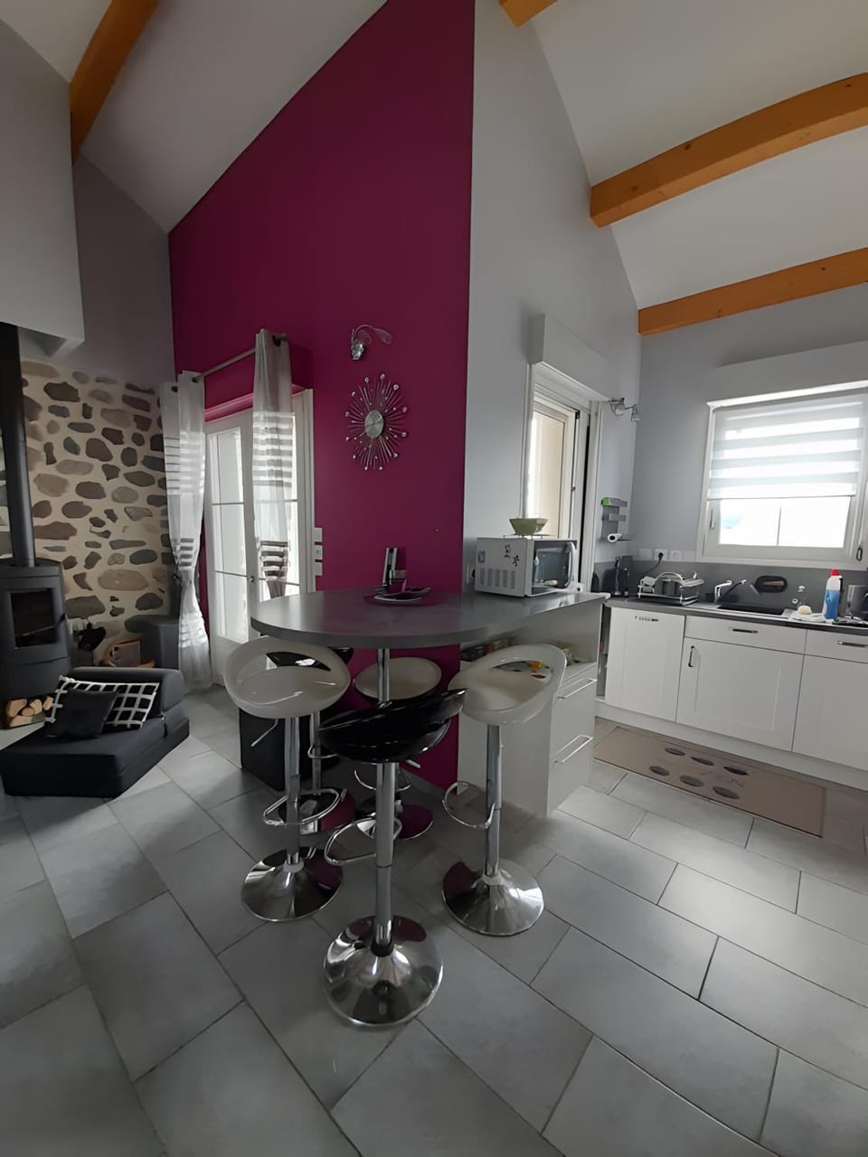 Kitchen or kitchenette, Living room