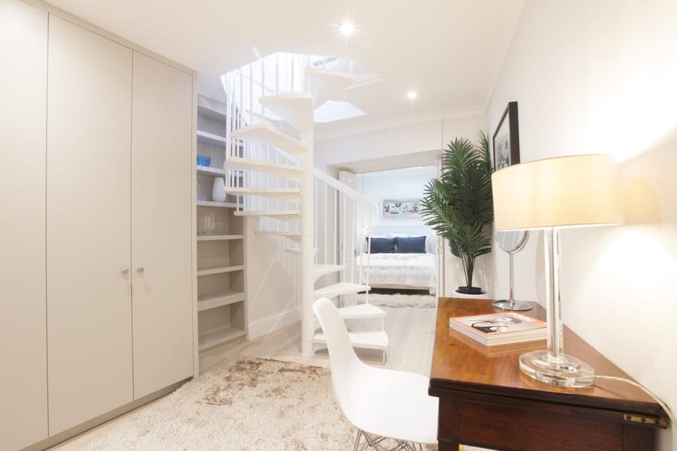 Newly Refurbished 1 Bedroom in Vibrant Notting Hill House in City of Westminster