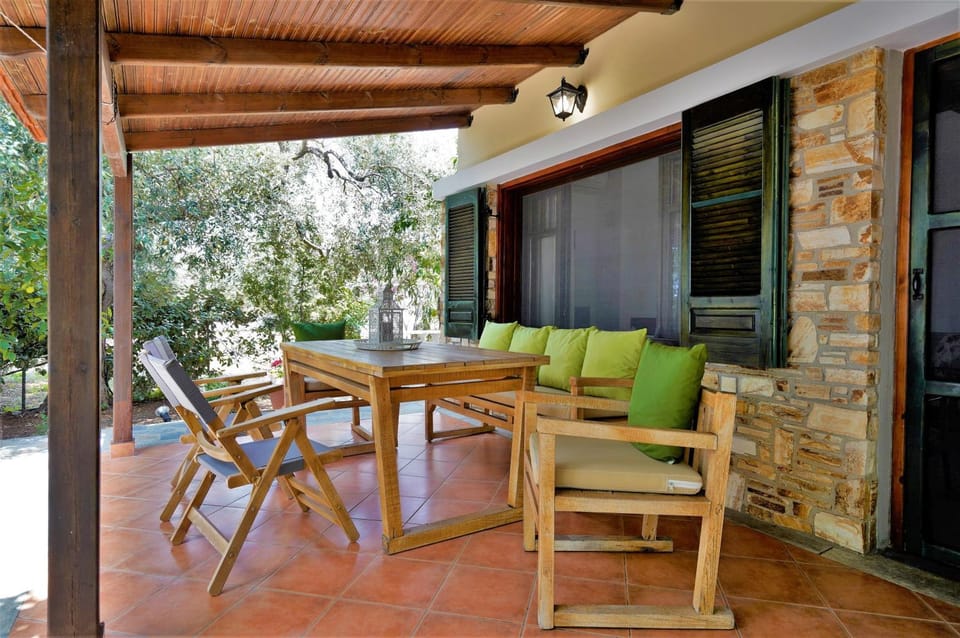 Facade/entrance, Balcony/Terrace