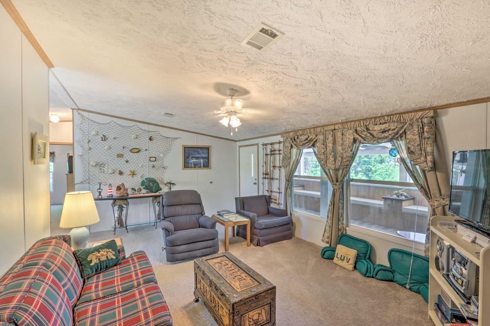 Bright Steinhatchee Home: Proximity to Ocean! House in Florida