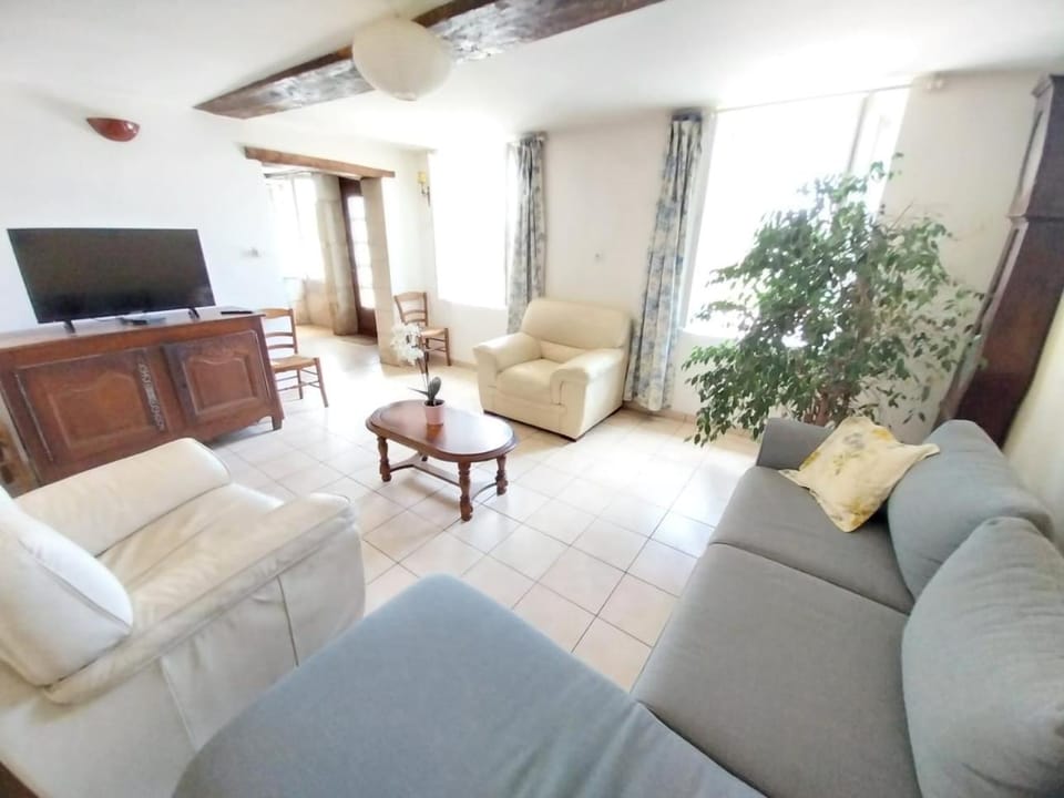 TV and multimedia, Living room, Garden view