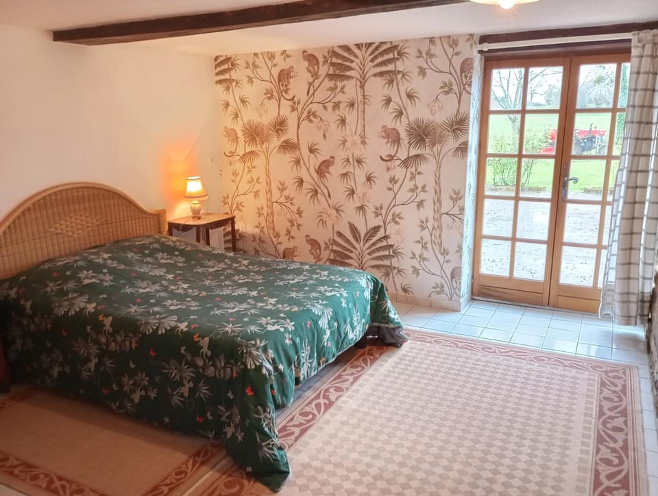 Bed, Photo of the whole room, Bedroom, Garden view