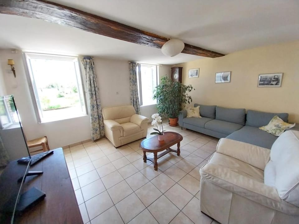 TV and multimedia, Living room, Garden view