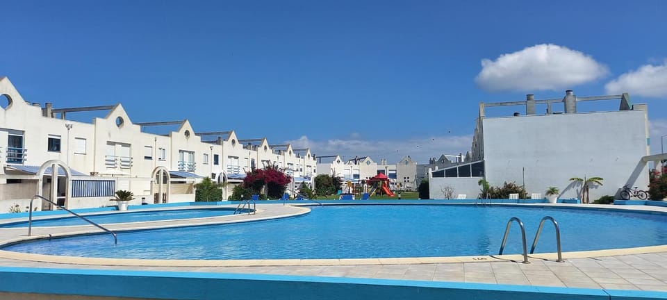 Swimming pool, sunbed