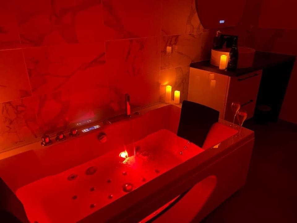 Trog'Love: Balnéo détente dans une troglodyte Apartment in Tours