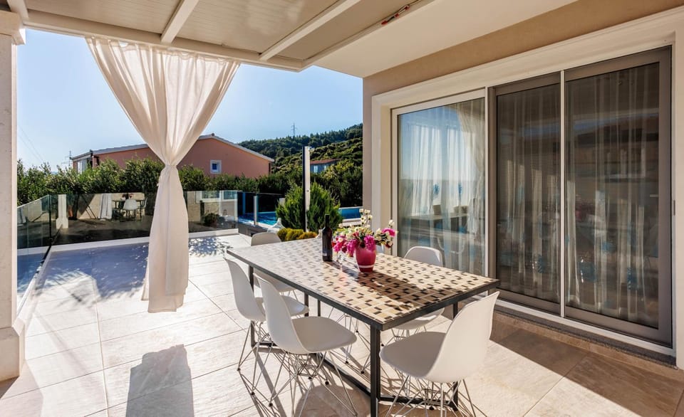 Facade/entrance, Balcony/Terrace, Pool view