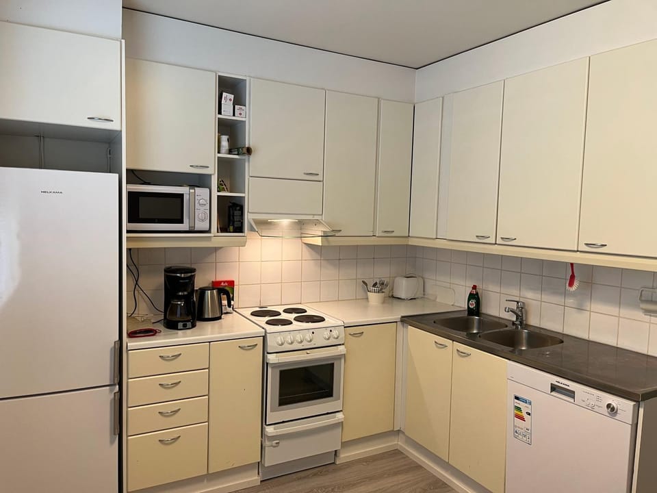 Coffee/tea facilities, Kitchen or kitchenette, dishwasher, oven, stove, toaster
