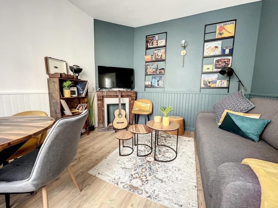 Communal lounge/ TV room, TV and multimedia, Living room, Seating area