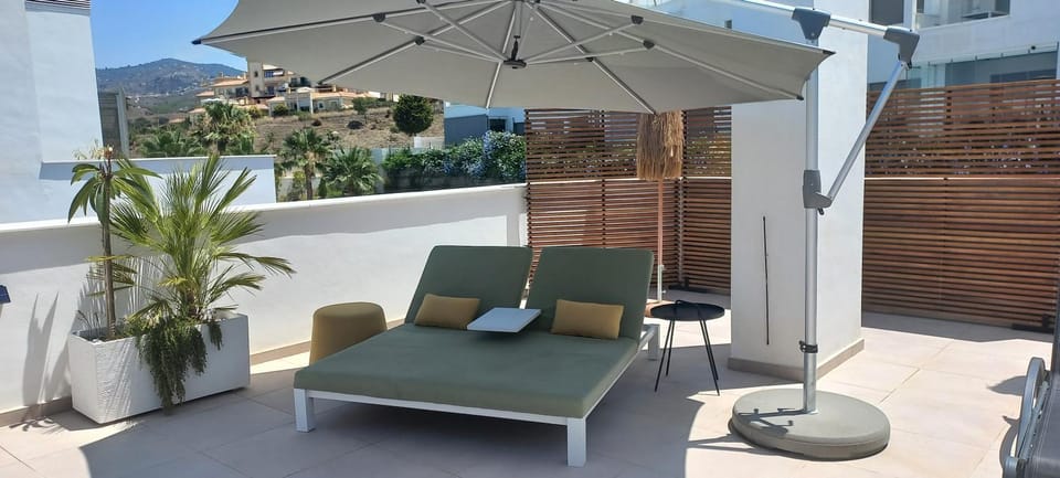 Balcony/Terrace, sunbed