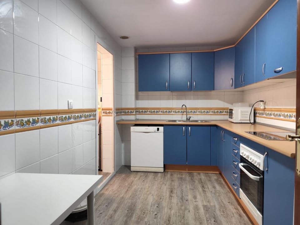 Garden Teatinos, apartamento con piscina, aparcamiento y AC Apartment in Malaga