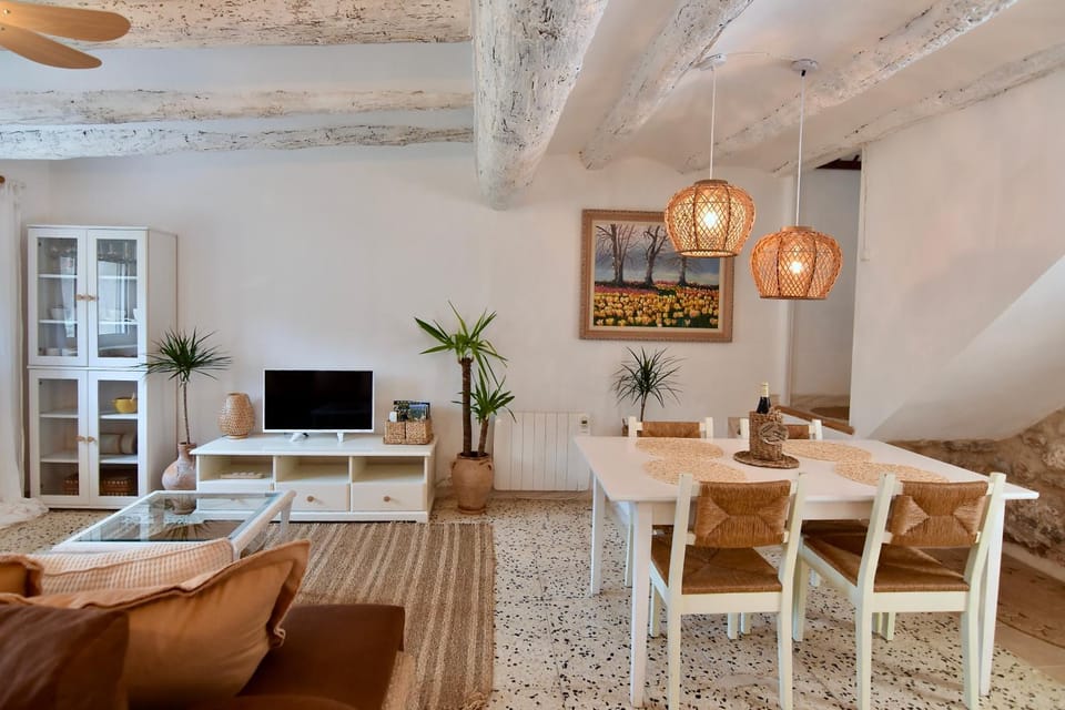 Natural landscape, Living room, Dining area, Garden view, Landmark view, Mountain view, fireplace, hair dresser
