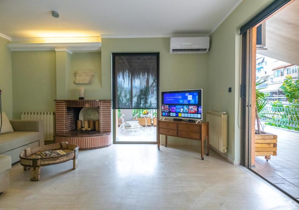 TV and multimedia, Balcony/Terrace, Living room, Seating area, flat iron