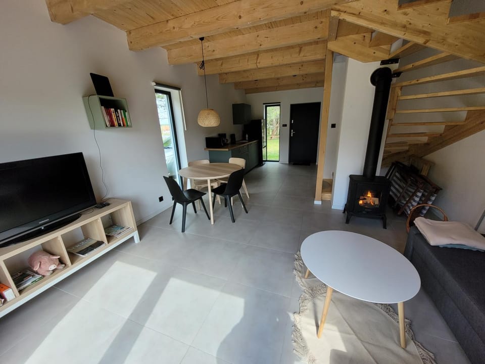 Communal lounge/ TV room, TV and multimedia, Kitchen or kitchenette, Living room, Seating area, Dining area, Evening entertainment