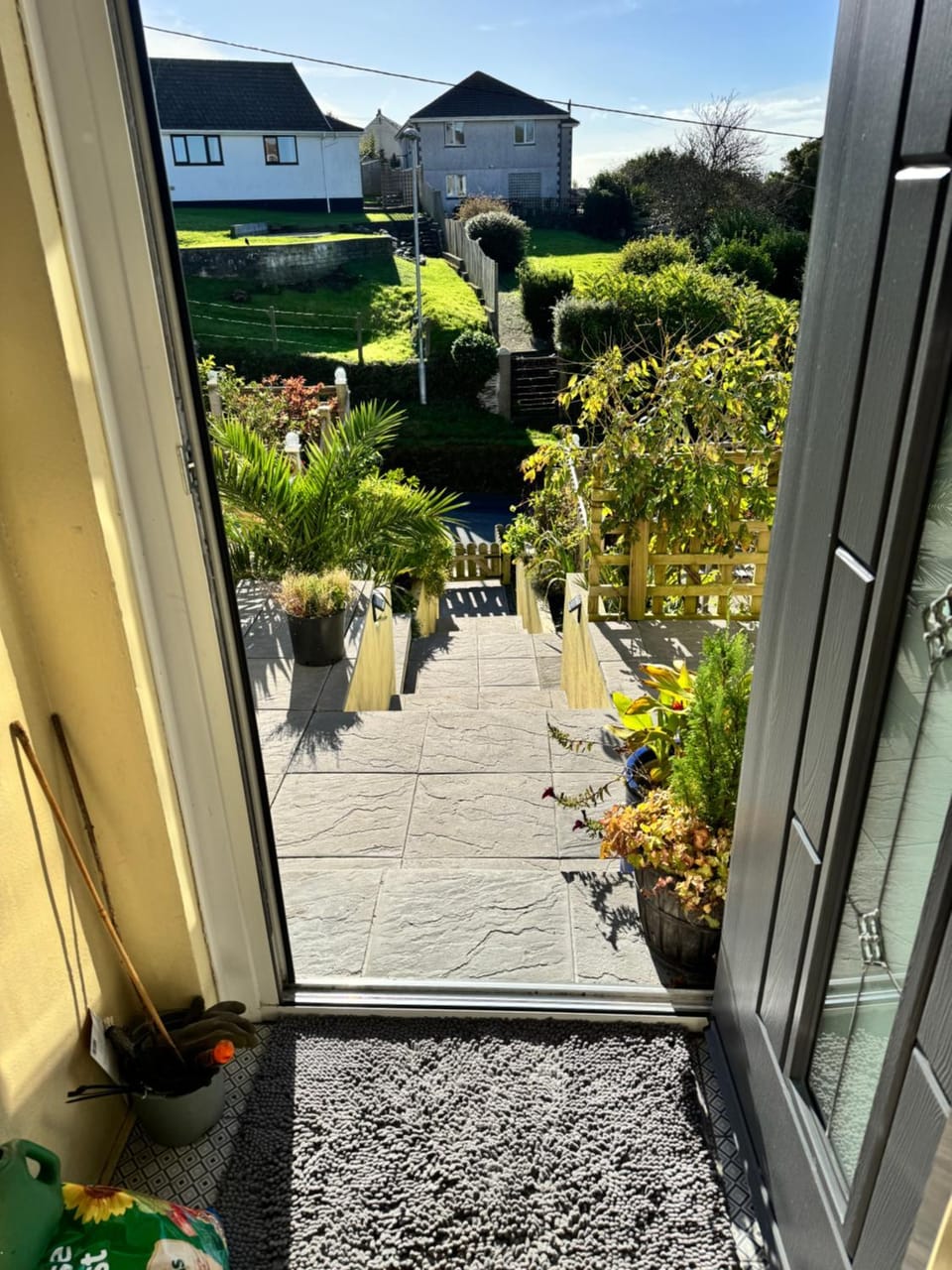 Property building, Patio, Balcony/Terrace, Garden view