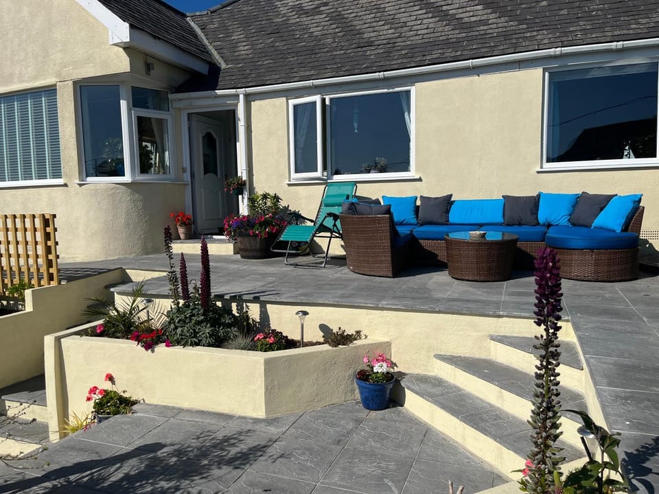 Patio, Facade/entrance, Internal: Not applicable to any particular room