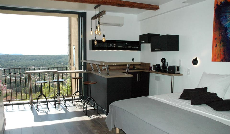 Bed, Natural landscape, View (from property/room), Kitchen or kitchenette, Dining area, Bedroom, minibar