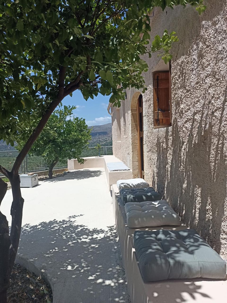 Property building, Garden, Garden, View (from property/room), Mountain view, Inner courtyard view