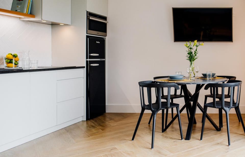 TV and multimedia, Kitchen or kitchenette, Dining area, minibar