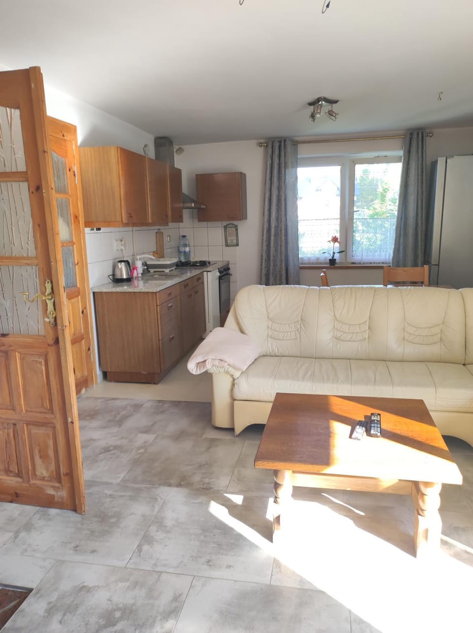 Kitchen or kitchenette, Living room, Seating area, Dining area