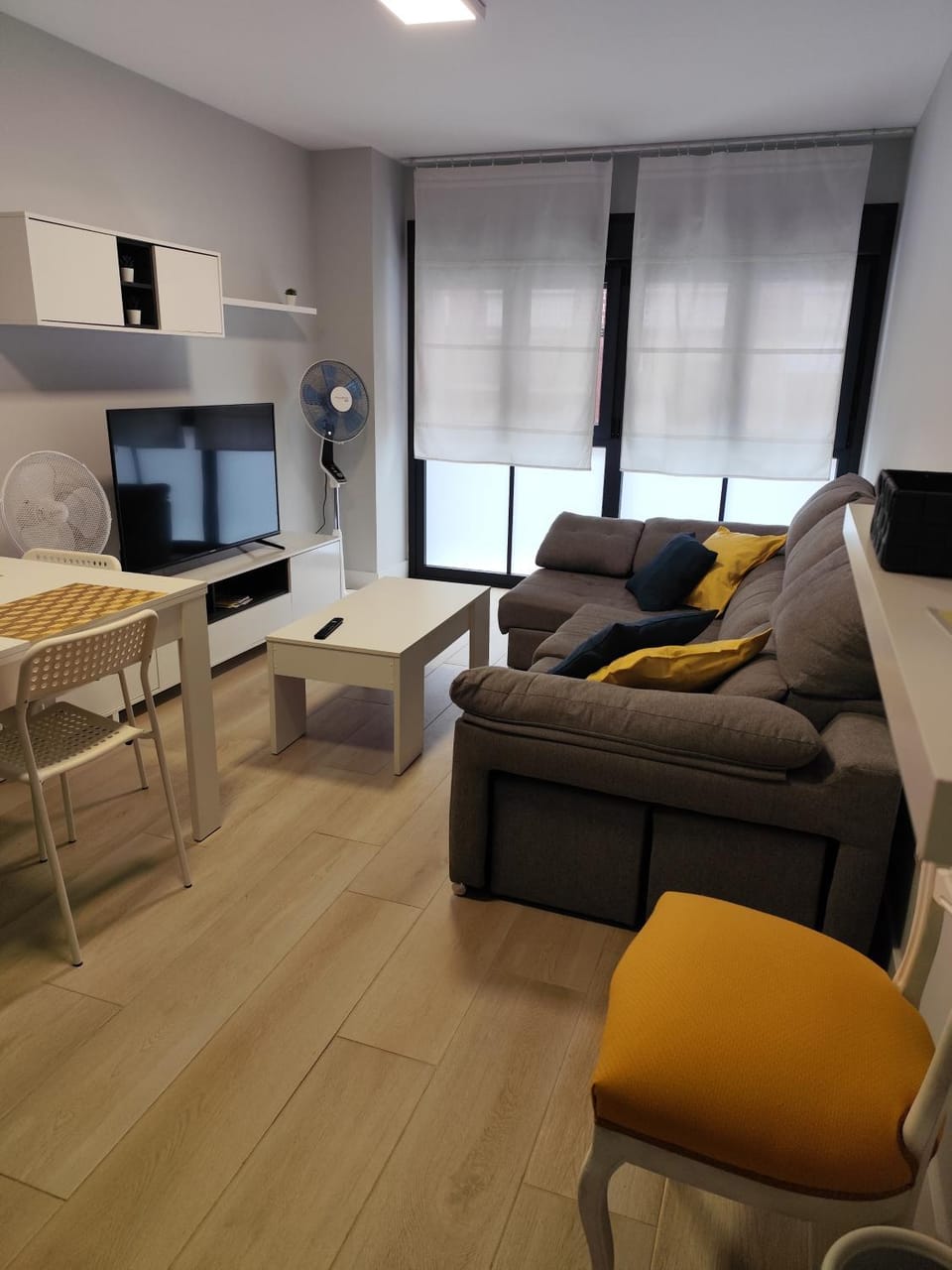 TV and multimedia, Living room, Seating area