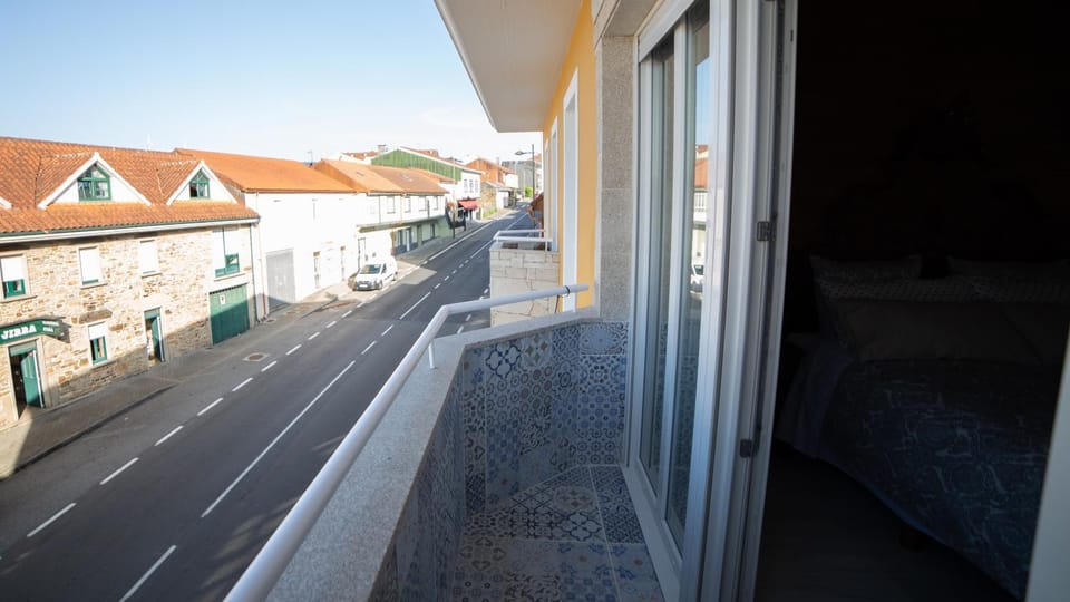 Balcony/Terrace, Street view