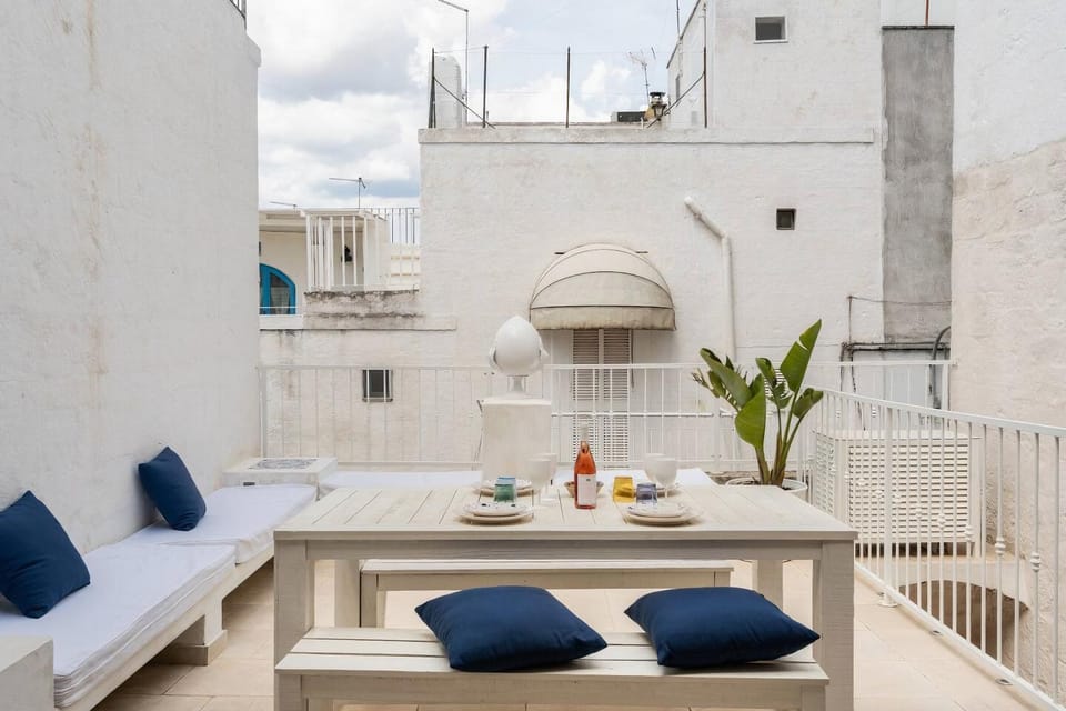 Balcony/Terrace, sunbed