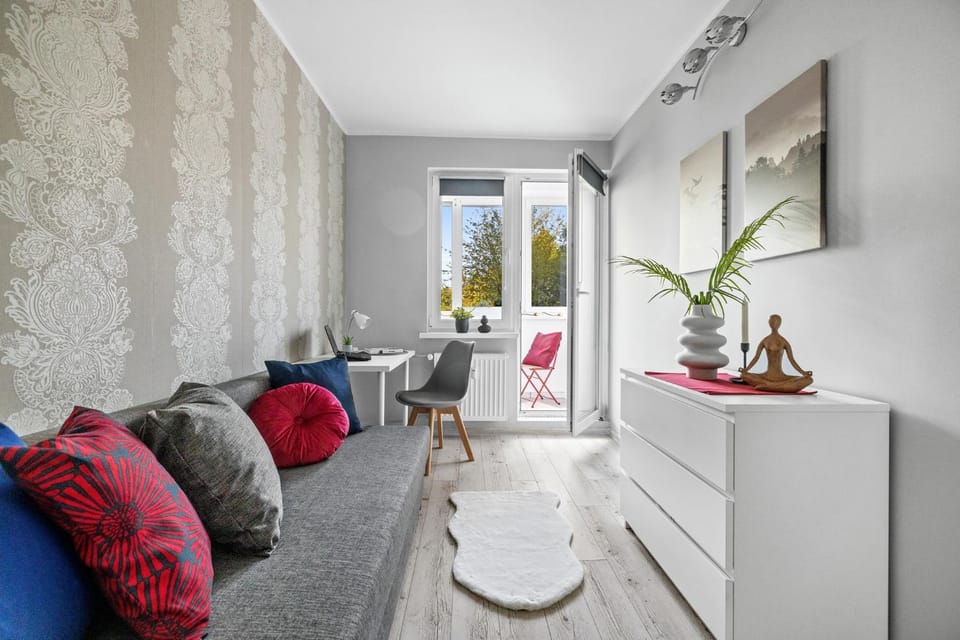 Bed, Balcony/Terrace, Bedroom, hair dresser