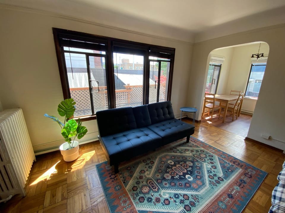 Furnished Apartments - Climate Pledge Arena Next Door Apartment in Queen Anne