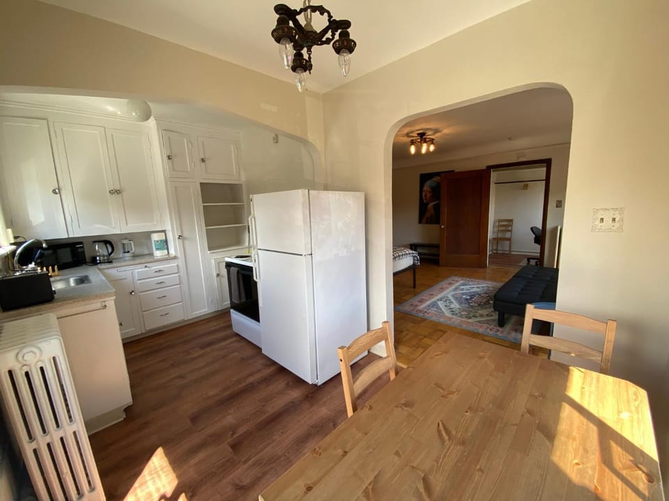 Furnished Apartments - Climate Pledge Arena Next Door Apartment in Queen Anne