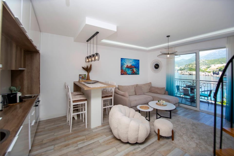 TV and multimedia, View (from property/room), Balcony/Terrace, Kitchen or kitchenette, Living room, Seating area, Dining area