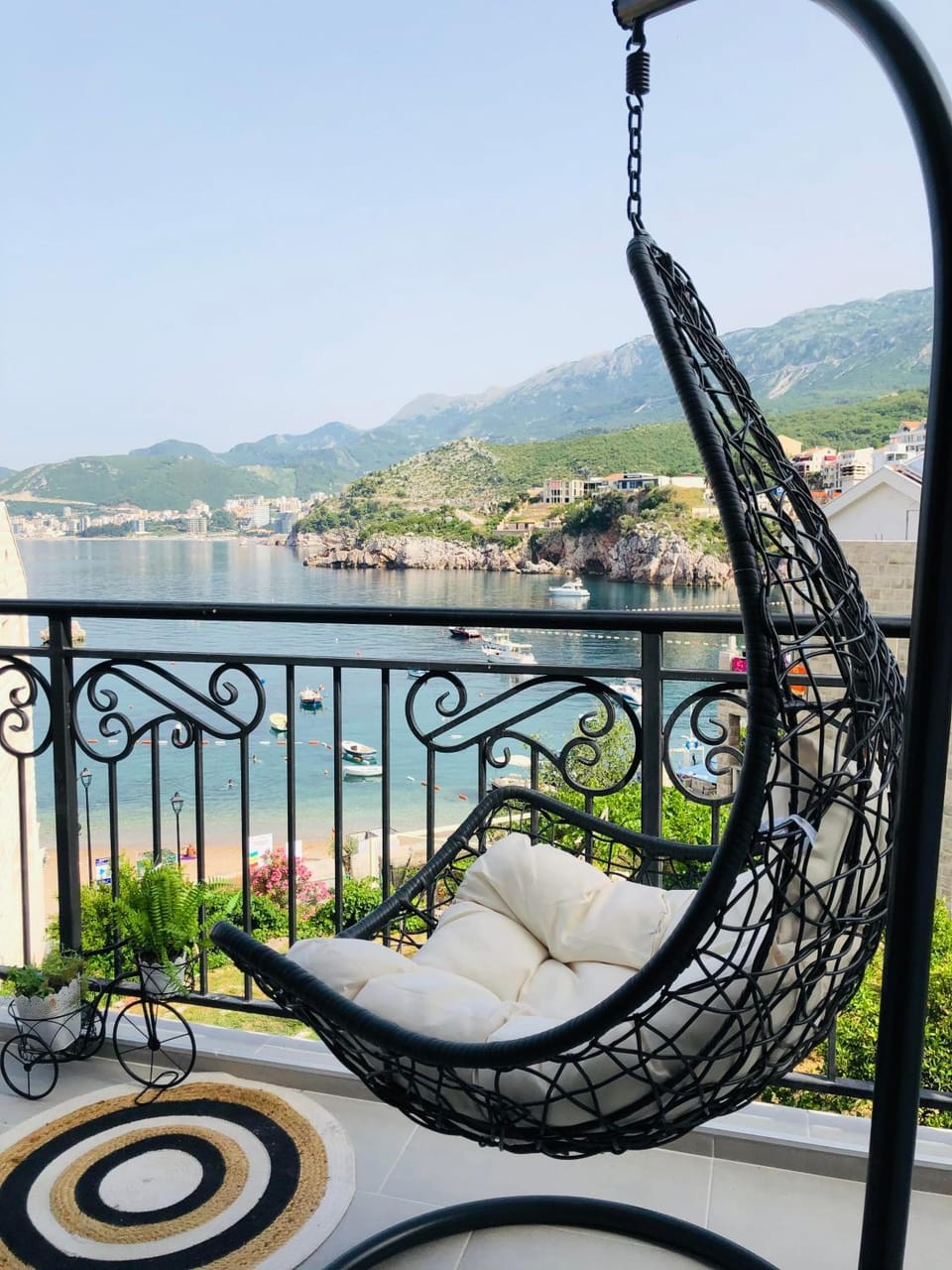 Balcony/Terrace, Beach, Mountain view, Sea view