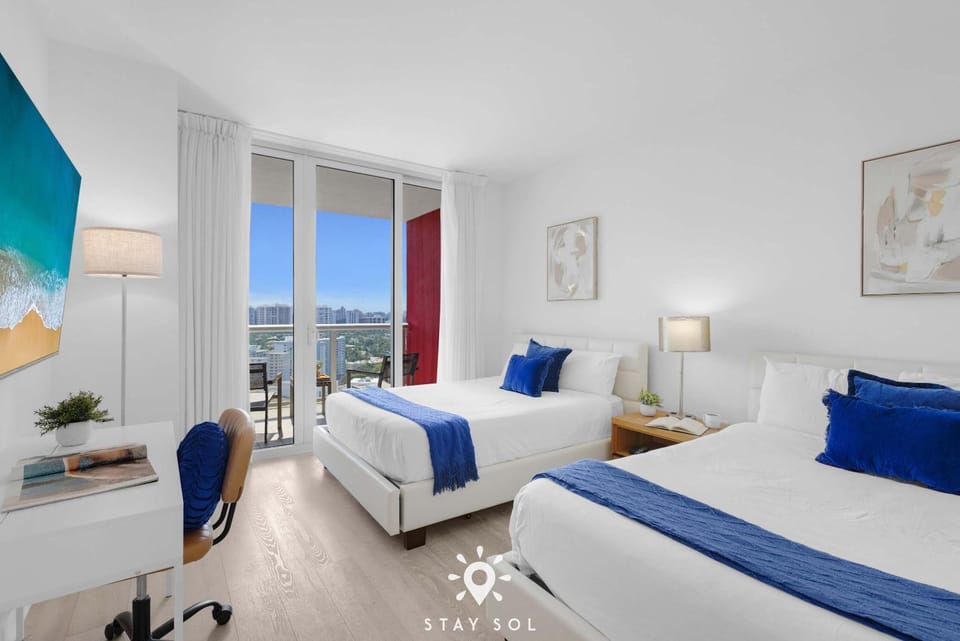 Infinite View - Balcony - Pool - Gym - Near Beach Apartment in Hallandale Beach