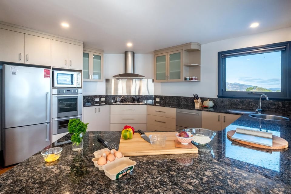 Coffee/tea facilities, Kitchen or kitchenette, minibar, pet friendly, stove