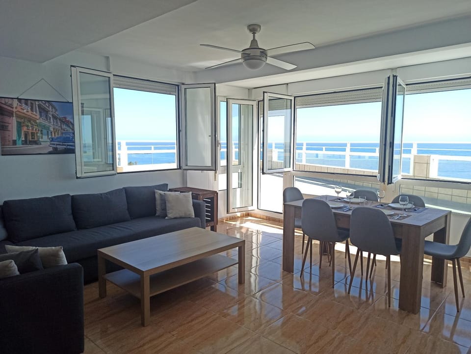 Natural landscape, Balcony/Terrace, Living room, Seating area, Dining area, Sea view