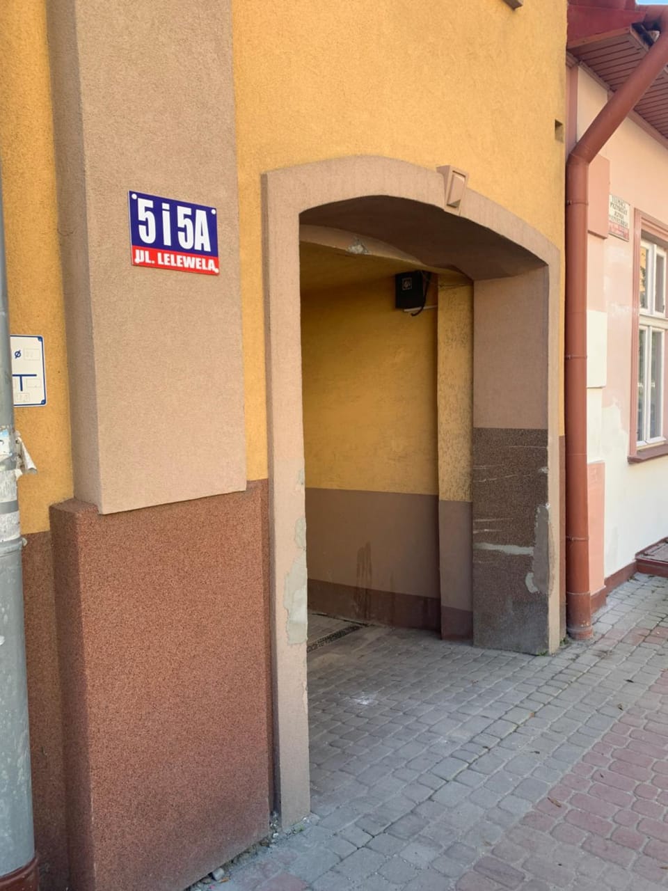 Facade/entrance