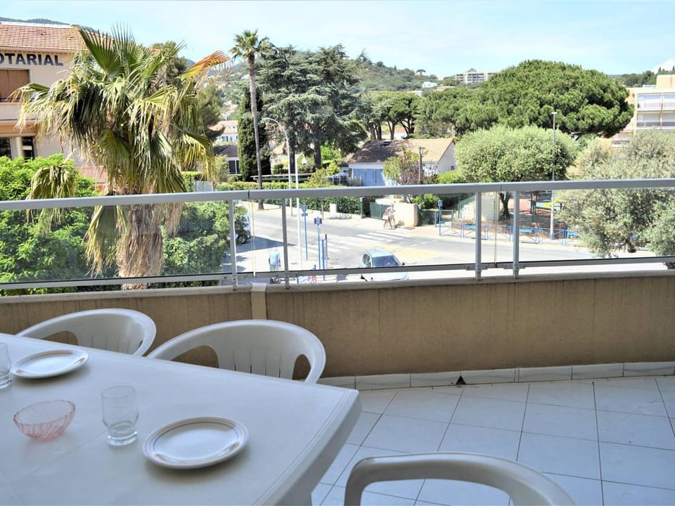 Appartement T2 avec Terrasse et Garage en Plein Centre, 4 Couchages - Cavalaire-sur-Mer - FR-1-226B-105 Apartment in Cavalaire-sur-Mer