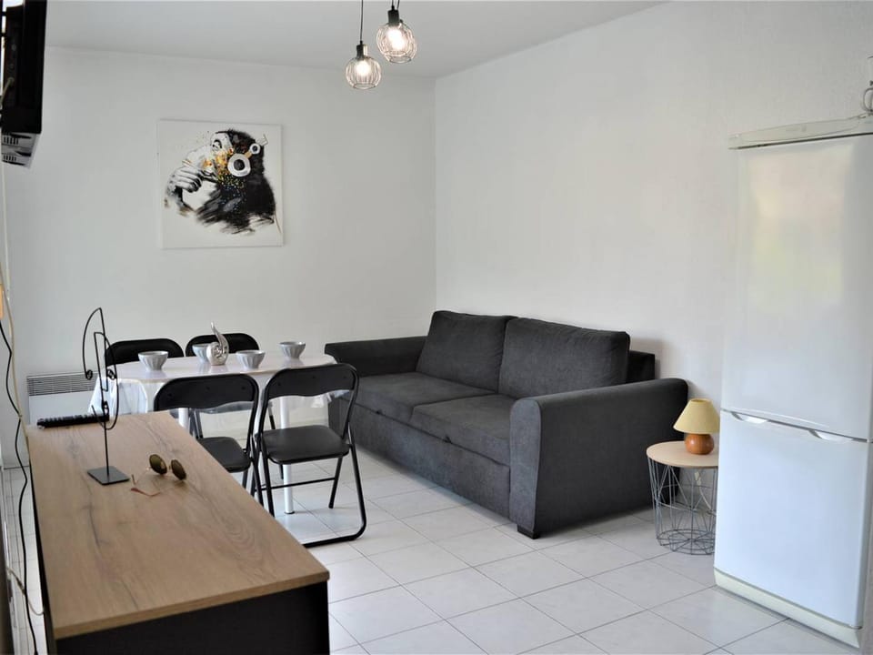 Appartement T2 avec Terrasse et Garage en Plein Centre, 4 Couchages - Cavalaire-sur-Mer - FR-1-226B-105 Apartment in Cavalaire-sur-Mer