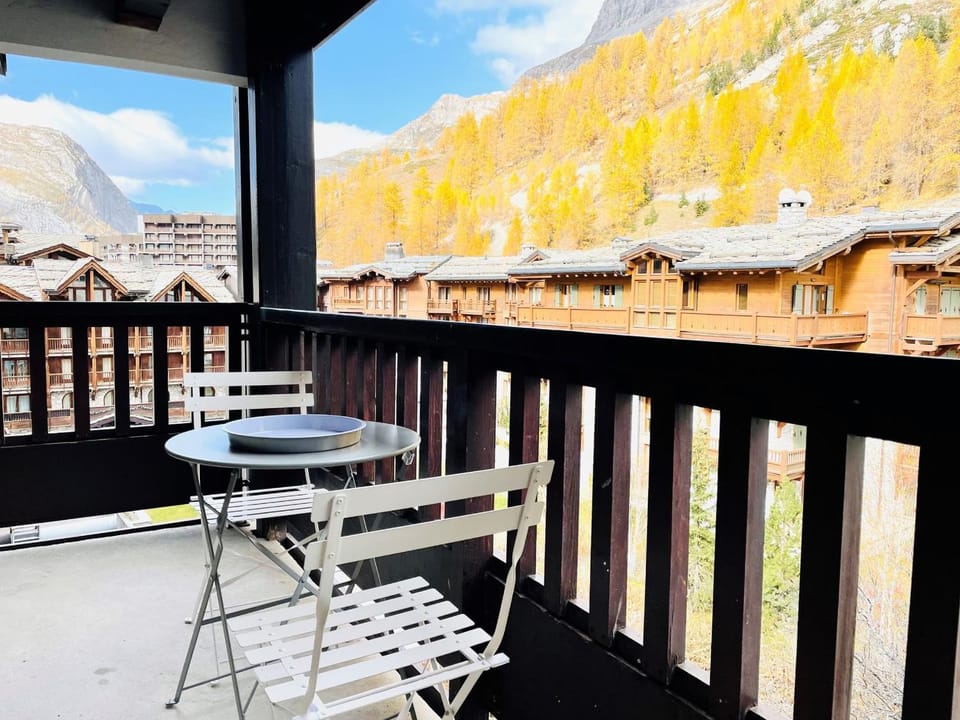 Appartement duplex rénové au centre, idéal pour famille, 2 chambres, 4-5 pers - FR-1-518-90 Apartment in Val dIsere