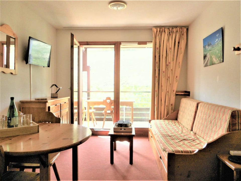 Appartement T3 ski aux pieds, balcon, piscine - FR-1-267-199 Apartment in Villarembert