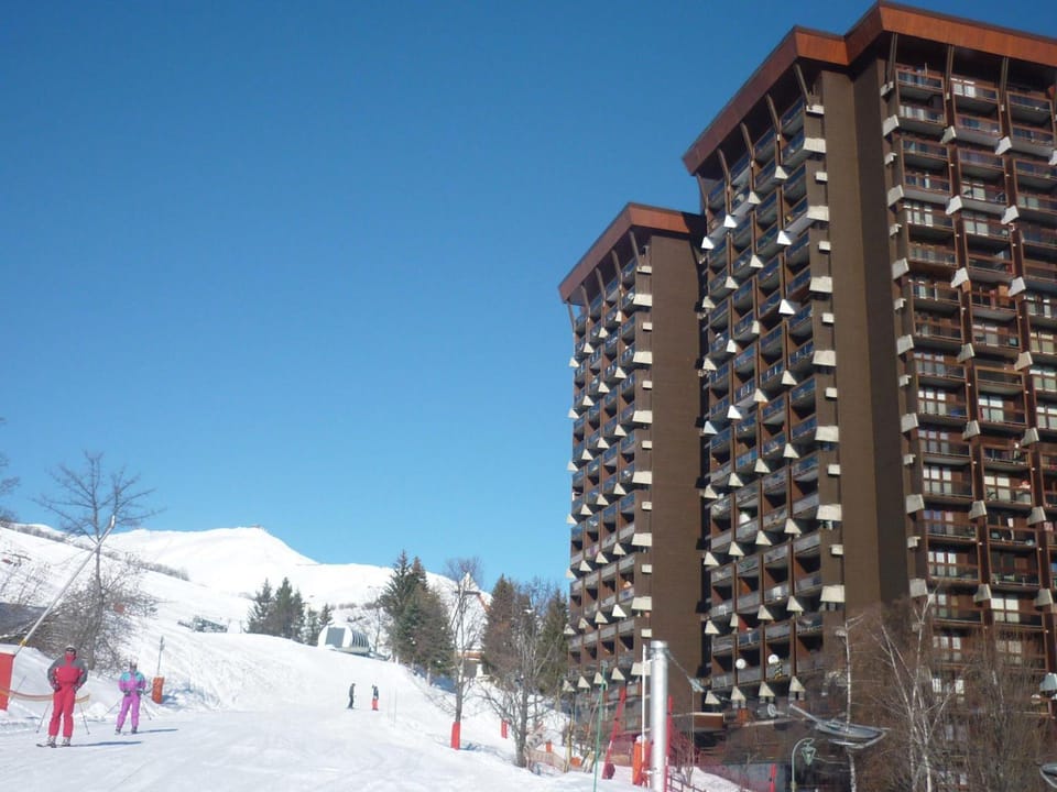 Studio skis aux pieds, accès piscine chauffée - FR-1-267-225 Apartment in Villarembert
