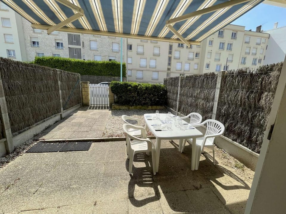 Appartement Moderne 2 Pièces + Cabine, Terrasse, Proche Plage – Saint-Jean-de-Monts - FR-1-224C-204 Cabin in Saint-Jean-de-Monts