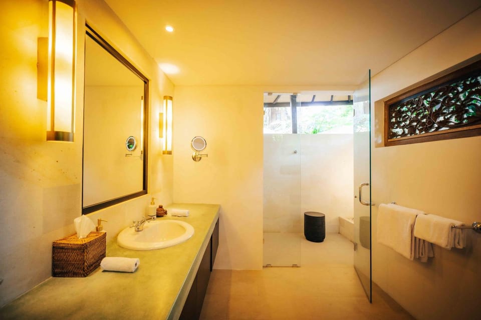Bathroom, towels