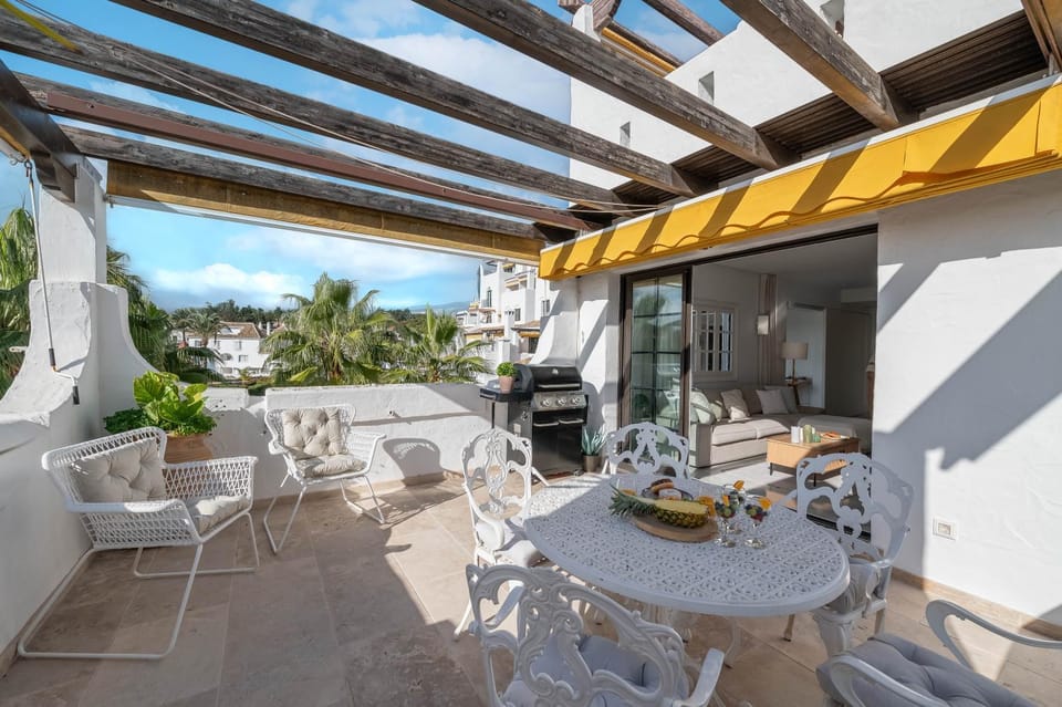 Balcony/Terrace, Food and drinks, Seating area
