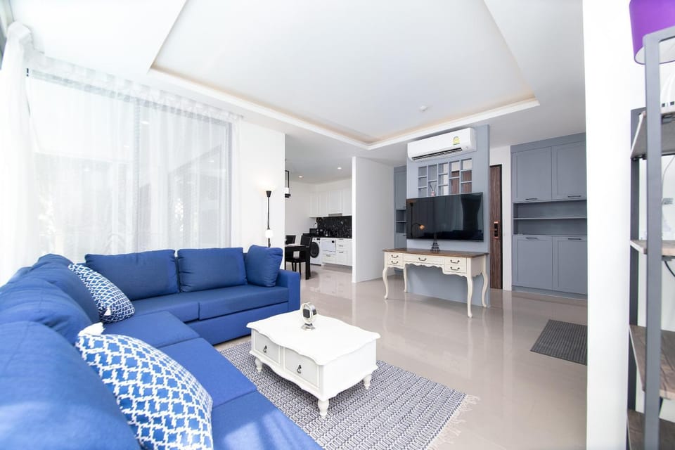 TV and multimedia, Living room, Seating area, kitchen