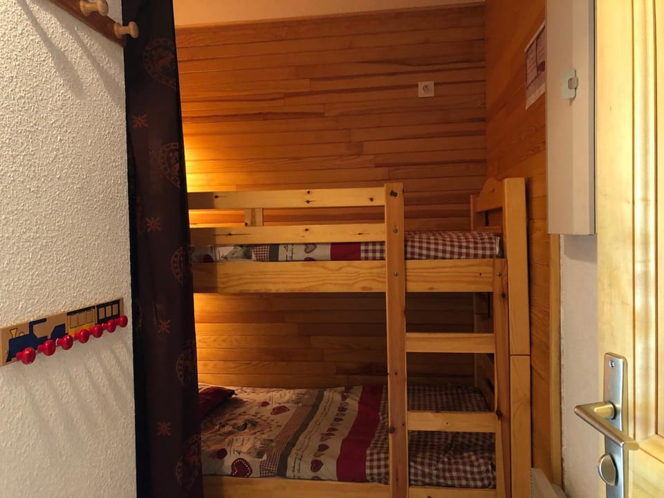 bunk bed