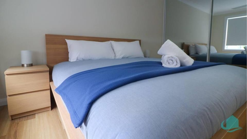 Caves Getaway- Pool, beach & DOG friendly House in Swansea