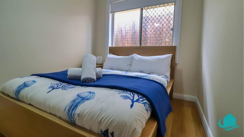 Caves Getaway- Pool, beach & DOG friendly House in Swansea