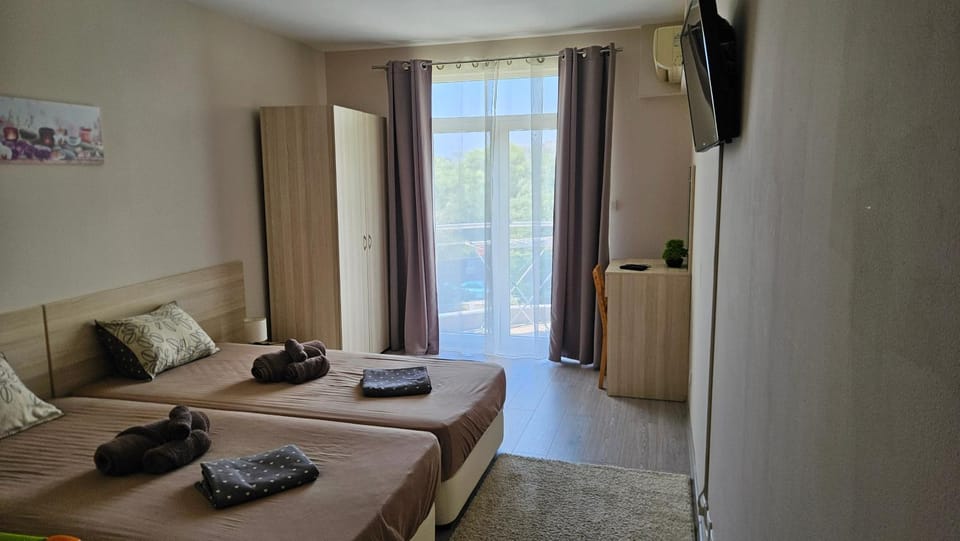 TV and multimedia, Bedroom, towels